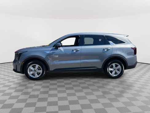 Used 2025 Kia Sorento LX image 4
