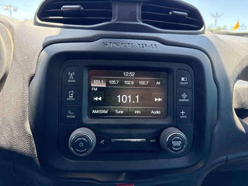 Used 2017 Jeep Renegade Altitude image 11