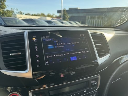 Used 2018 Honda Pilot Elite image 17