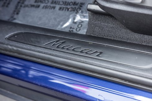 Certified 2025 Porsche Macan image 28