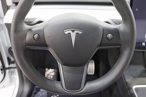 Used 2023 Tesla Model Y Performance image 16