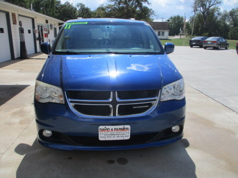 Used 2011 Dodge Grand Caravan Crew w/ Entertainment Group 1 image 3