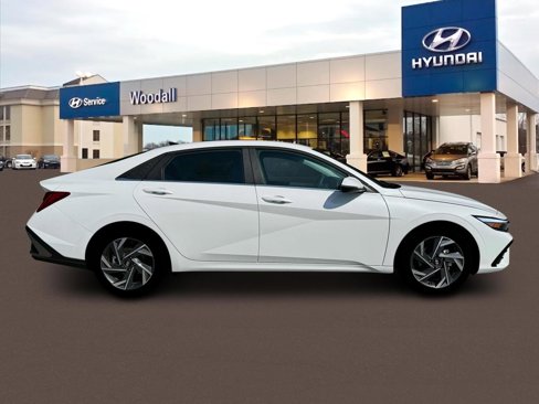 New 2025 Hyundai Elantra Limited image 9