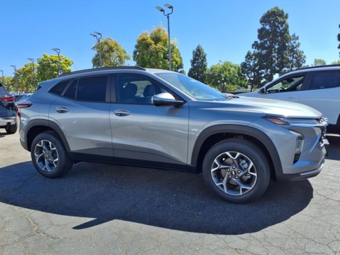 New 2025 Chevrolet Trax LT w/ Driver Confidence Package image 3