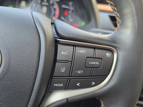 Used 2020 Lexus UX 250h w/ Luxury Package image 26