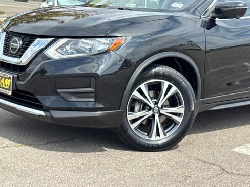 Used 2020 Nissan Rogue SV w/ Premium Package image 3