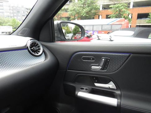 Used 2025 Mercedes-Benz GLA 250 4MATIC image 15