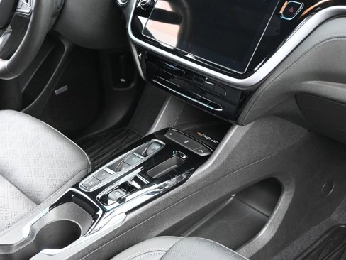 Used 2023 Chevrolet Bolt LT w/ Infotainment Package image 30