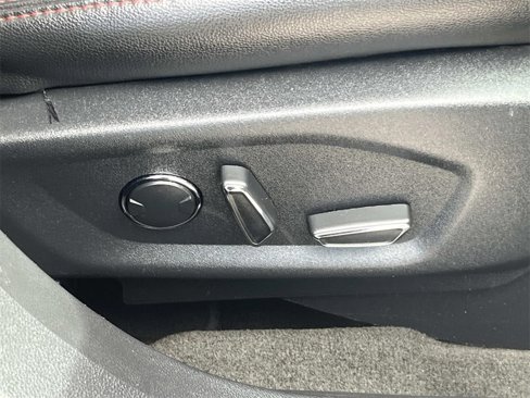Used 2018 Ford Explorer XLT w/ Equipment Group 202A image 21