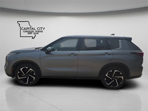 Used 2023 Mitsubishi Outlander SE image 4
