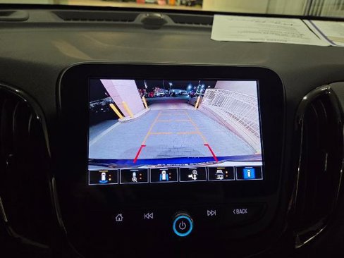 Used 2022 Chevrolet Equinox RS w/ Infotainment Package image 18