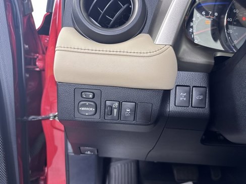 Used 2015 Toyota RAV4 Limited image 25