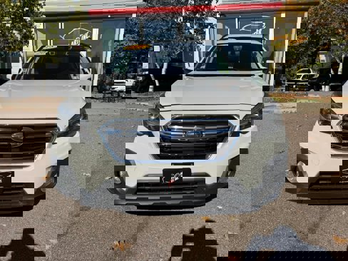 Used 2018 Subaru Outback 3.6R Touring image 3