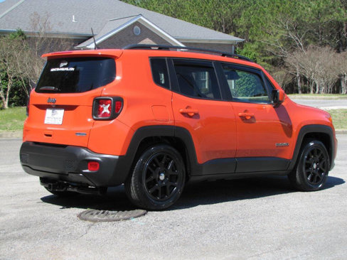 Used 2020 Jeep Renegade Latitude w/ Popular Equipment Group image 7