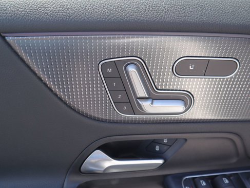 Certified 2022 Mercedes-Benz GLA 250 4MATIC image 19