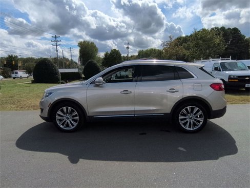 Used 2017 Lincoln MKX Reserve w/ Driver Assistance Package image 10