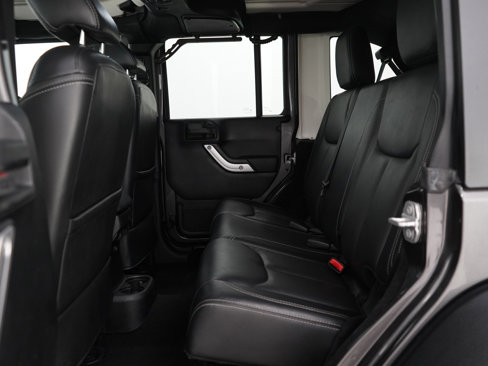 Used 2016 Jeep Wrangler Unlimited Rubicon w/ Connectivity Group image 13
