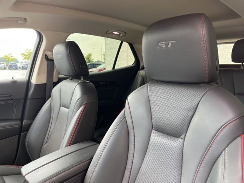 Used 2022 Buick Envision Essence w/ Sport Touring Package image 11