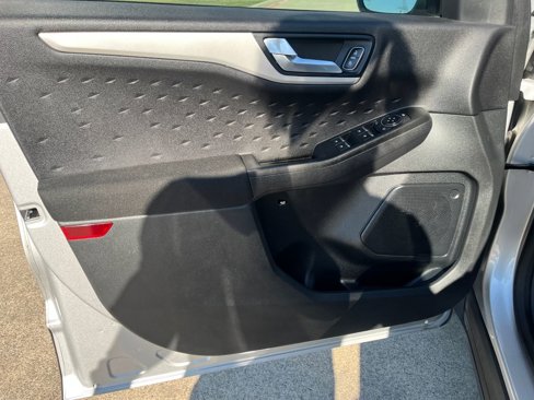 Used 2020 Ford Escape SE image 13