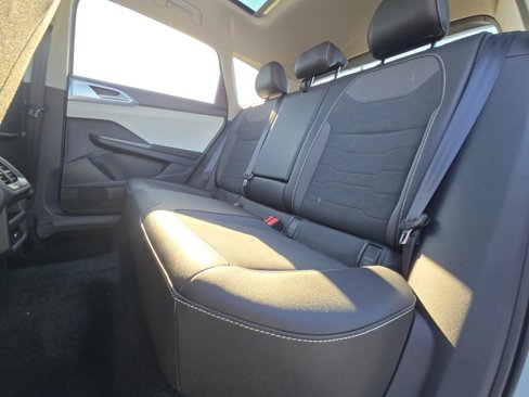 New 2025 Volkswagen Taos SE image 19
