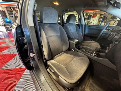 Used 2016 Chevrolet Impala LT image 9