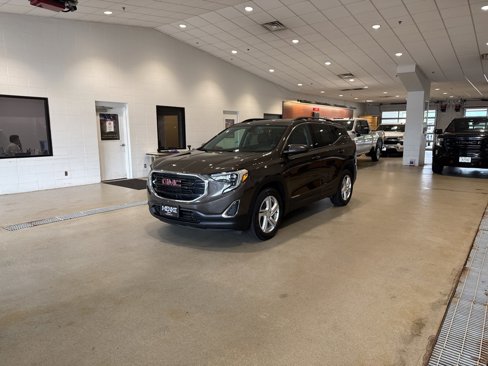 Used 2019 GMC Terrain SLE w/ Driver Convenience Package image 2