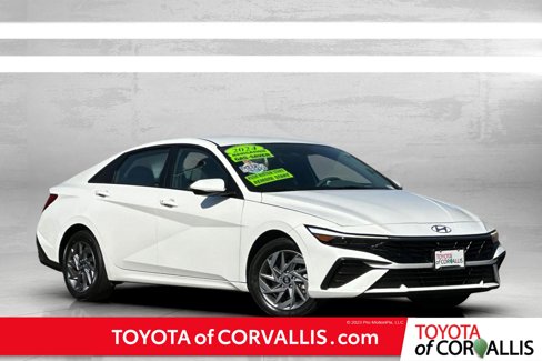 Used 2024 Hyundai Elantra SEL image 1