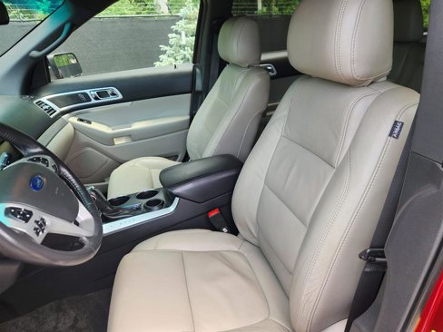 Used 2014 Ford Explorer XLT w/ Equipment Group 202A image 30