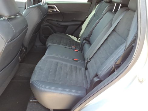 Used 2022 Mitsubishi Outlander SE image 15