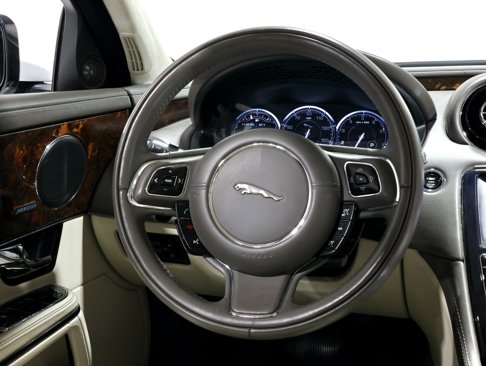 Used 2013 Jaguar XJ image 50