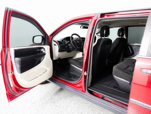 Used 2016 Dodge Grand Caravan American Value Package image 18