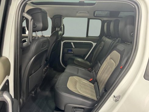 Certified 2021 Land Rover Defender 110 X-Dynamic HSE image 9