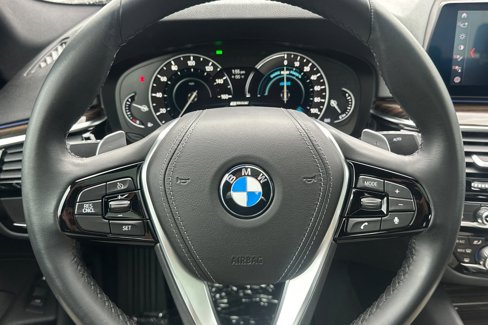 Used 2019 BMW 530e w/ Convenience Package image 23