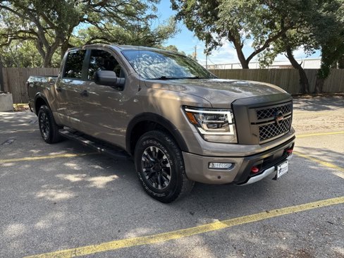 Used 2021 Nissan Titan PRO-4X image 7