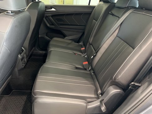 Used 2024 Volkswagen Tiguan SE R-Line image 14
