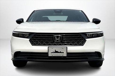Used 2023 Honda Accord Sport image 2