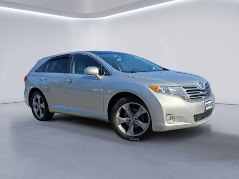 Used 2010 Toyota Venza image 2
