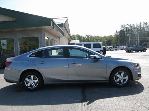 Used 2024 Chevrolet Malibu LT image 3