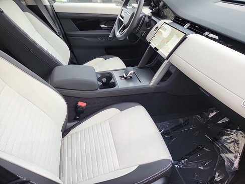 Used 2025 Land Rover Discovery Sport S image 3