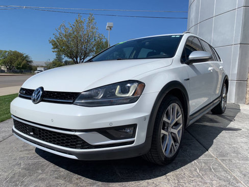 Used 2017 Volkswagen Golf Alltrack SEL image 3