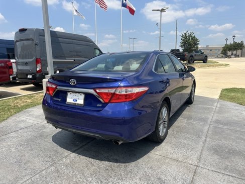 Used 2016 Toyota Camry SE image 6