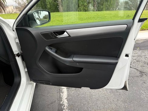 Used 2016 Volkswagen Jetta Sport image 10