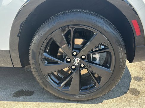 Used 2023 Buick Envision Essence w/ Sport Touring Package image 10