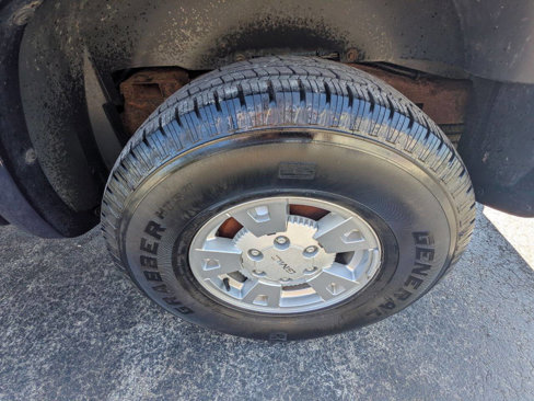Used 2007 GMC Canyon SLE image 18