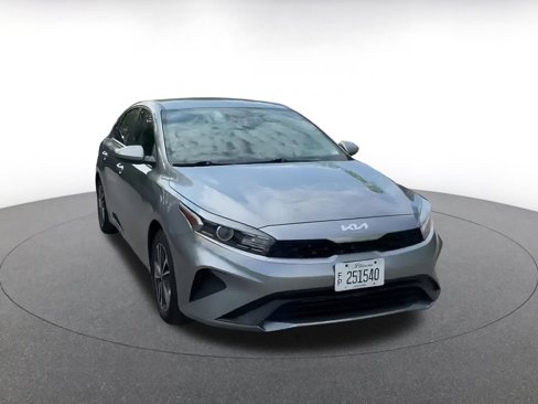 Used 2024 Kia Forte LXS image 3