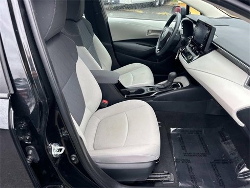 Used 2022 Toyota Corolla LE image 9