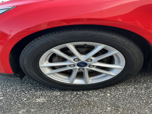 Used 2017 Ford Focus SE w/ Cold Weather Package image 10