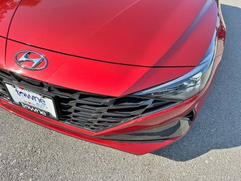 Used 2022 Hyundai Elantra Limited image 11