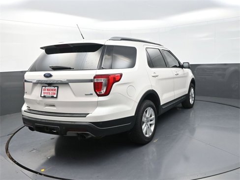 Used 2019 Ford Explorer XLT w/ Equipment Group 202A image 7