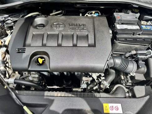 Used 2018 Toyota C-HR XLE image 27